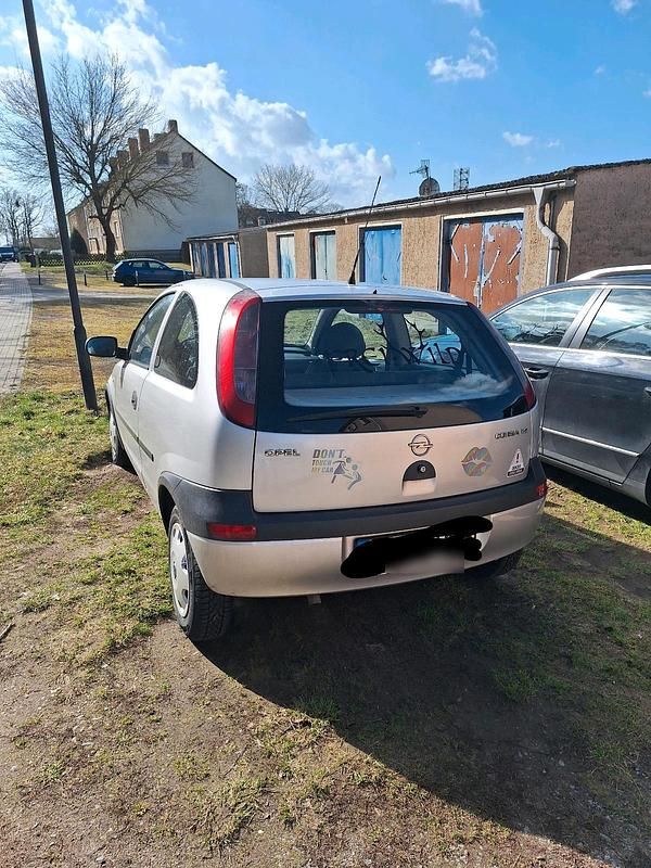 Gebraucht Opel Corsa 75 PS (55 kW) 2001 Silber Kleinwagen