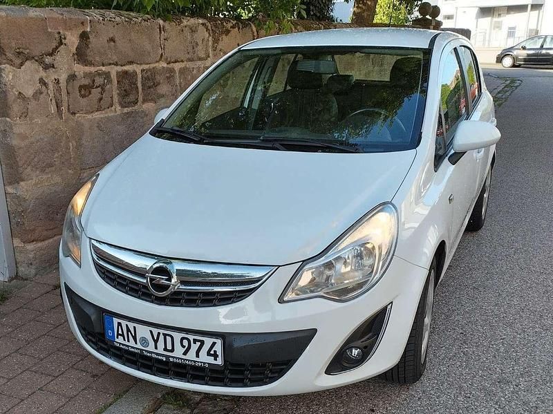 Weiß Gebraucht 2012 Opel Corsa Color Edition Limousine | 2.600 € (Guter Preis) - Bild 1/4