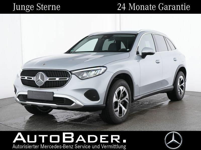922 lack hightechsilber Gebraucht 2024 Mercedes GLC300e Advanced Plus SUV | 55.475 € (Superpreis) - Bild 1/4