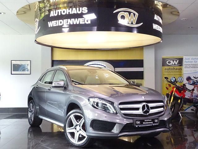 Grau Gebraucht 2015 Mercedes GLA250 AMG SUV | 21.700 € (Fairer Preis) - Bild 1/4