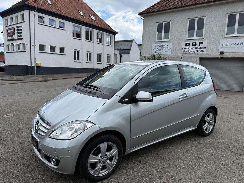 Silber Gebraucht 2009 Mercedes A150 Limousine | 3.950 € (Guter Preis) - Bild 1/4