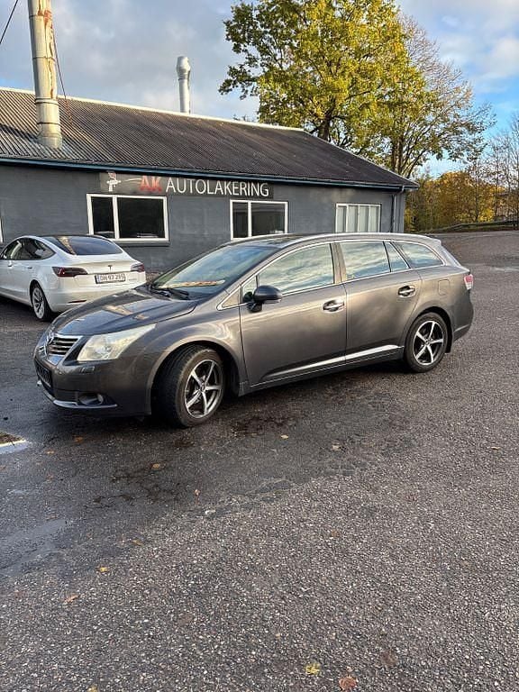 Grau Gebraucht 2009 Toyota Avensis Executive Kombi | 2.700 € (Guter Preis) - Bild 1/4