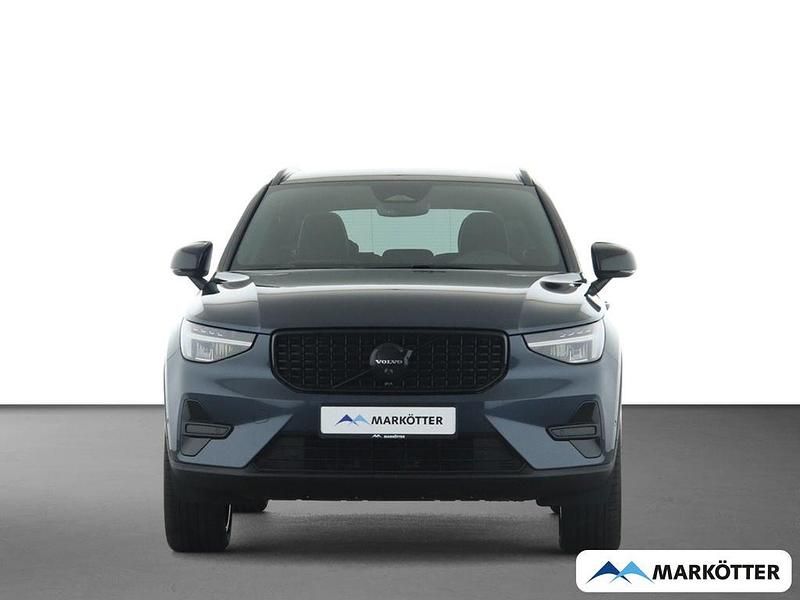 Neu Volvo XC40 Plus 163 PS (119 kW) 2025 Blau SUV