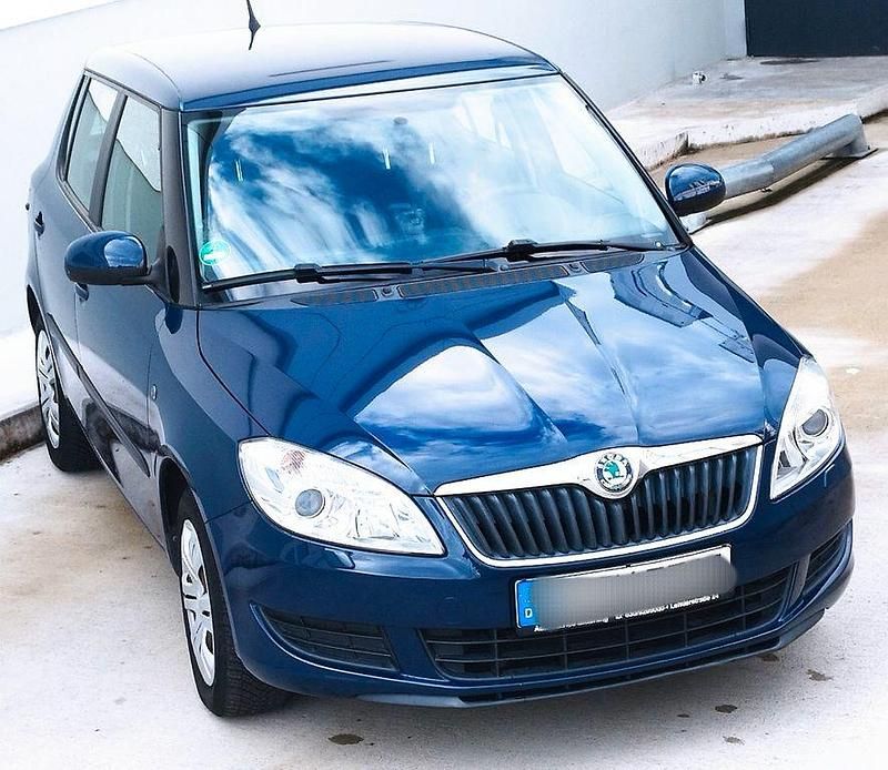 Blau Gebraucht 2010 Skoda Fabia Ambiente Kleinwagen | 5.499 € (Fairer Preis) - Bild 1/4