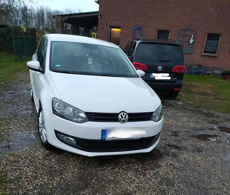 Weiß Gebraucht 2010 VW Polo Limousine | 5.500 € (Teuer) - Bild 1/4