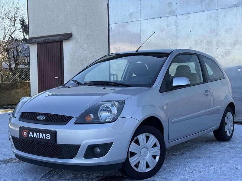 Gebraucht Ford Fiesta 80 PS (58 kW) 2008 Silber Kleinwagen