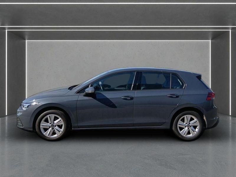 Gebraucht VW Golf VIII Life 150 PS (110 kW) 2023 Grau Limousine