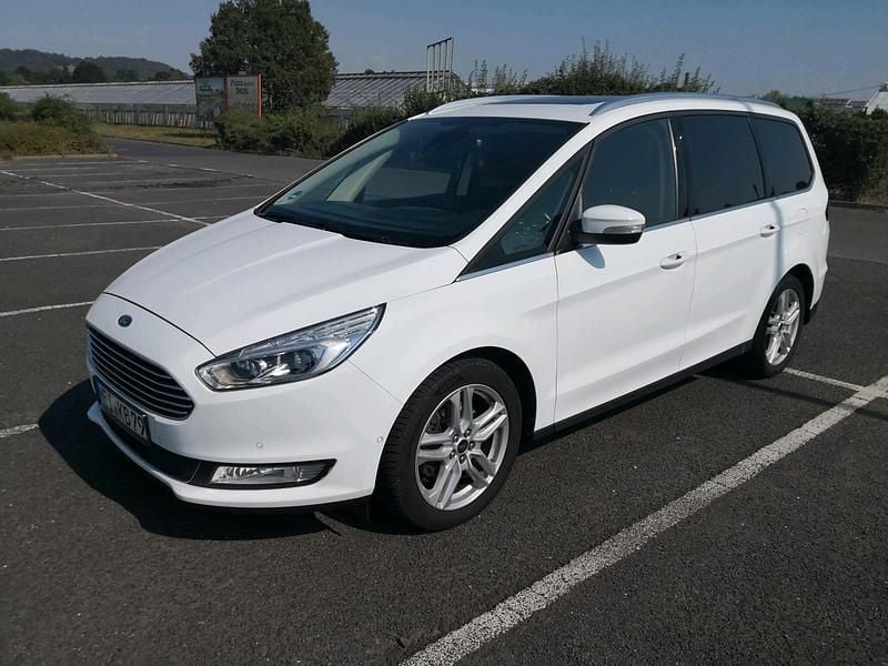 Weiß Gebraucht 2018 Ford Galaxy Titanium Van / Kleinbus | 19.100 € (Guter Preis) - Bild 1/4