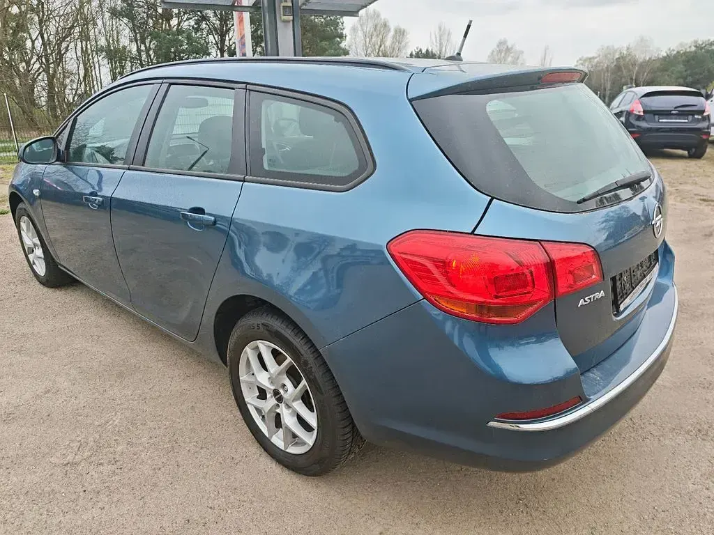 Gebraucht Opel Astra Selection 116 PS (85 kW) 2014 Blau Kombi