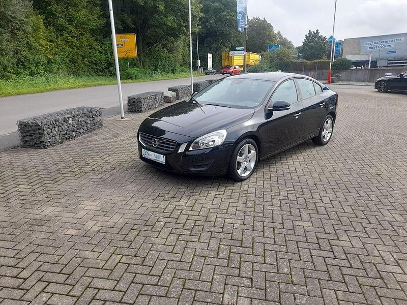 Schwarz Gebraucht 2013 Volvo S60 Kinetic Limousine | 8.600 € (Guter Preis) - Bild 1/4