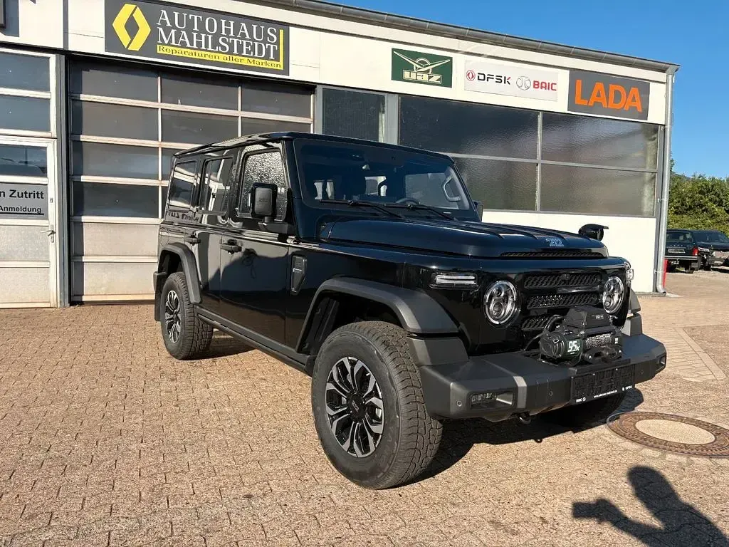 Neu BAW 212 166 PS (122 kW) 2026 Schwarz SUV