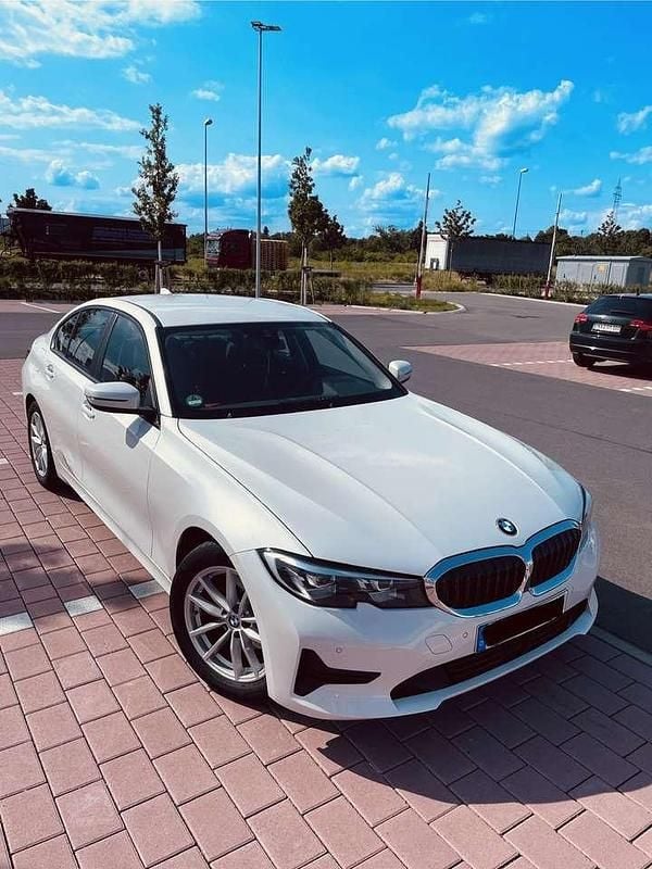 Weiß Gebraucht 2019 BMW 320 Limousine | 23.000 € (Superpreis) - Bild 1/4