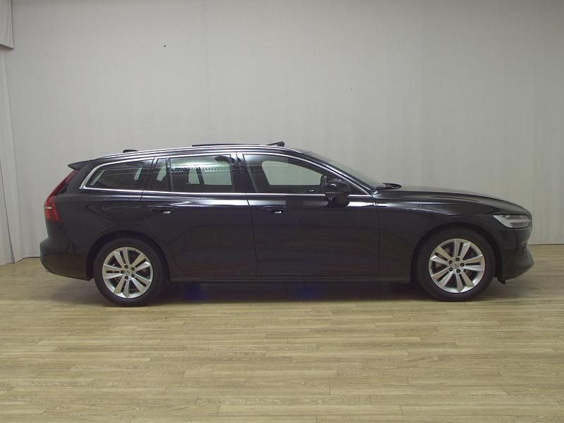 Schwarz Gebraucht 2021 Volvo V60 Momentum Kombi | 24.980 € (Superpreis) - Bild 1/4