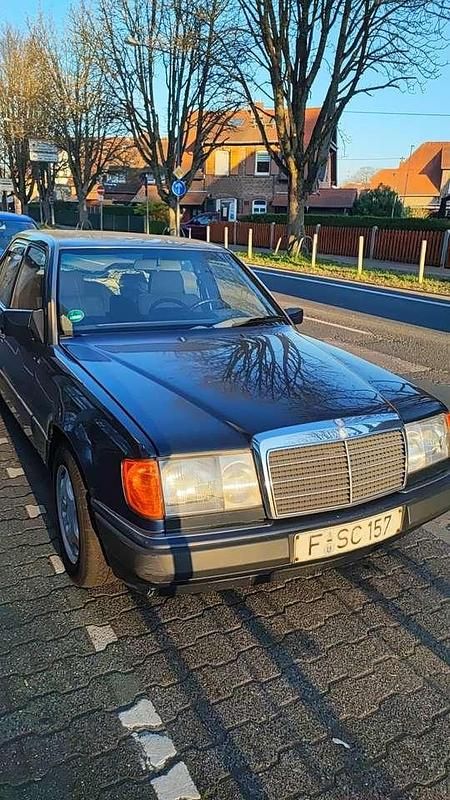 Blau Gebraucht 1990 Mercedes 230 | 2.300 € - Bild 1/4
