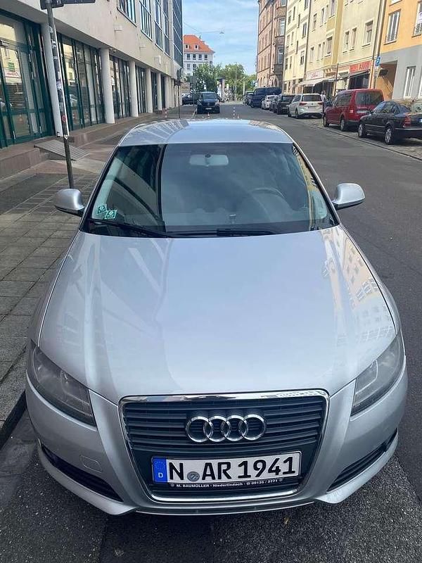 Silber Gebraucht 2009 Audi A3 Attraction Limousine | 2.500 € (Superpreis) - Bild 1/4