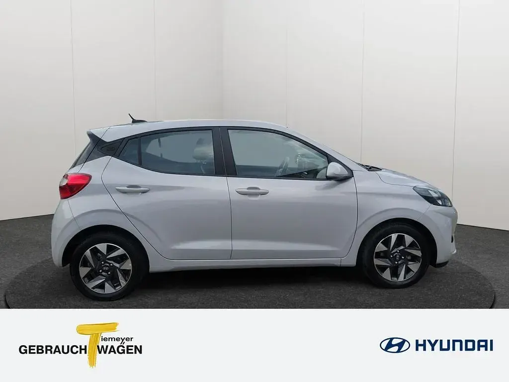 Gebraucht Hyundai i10 Trend 101 PS (74 kW) 2025 Lumen grey Kleinwagen