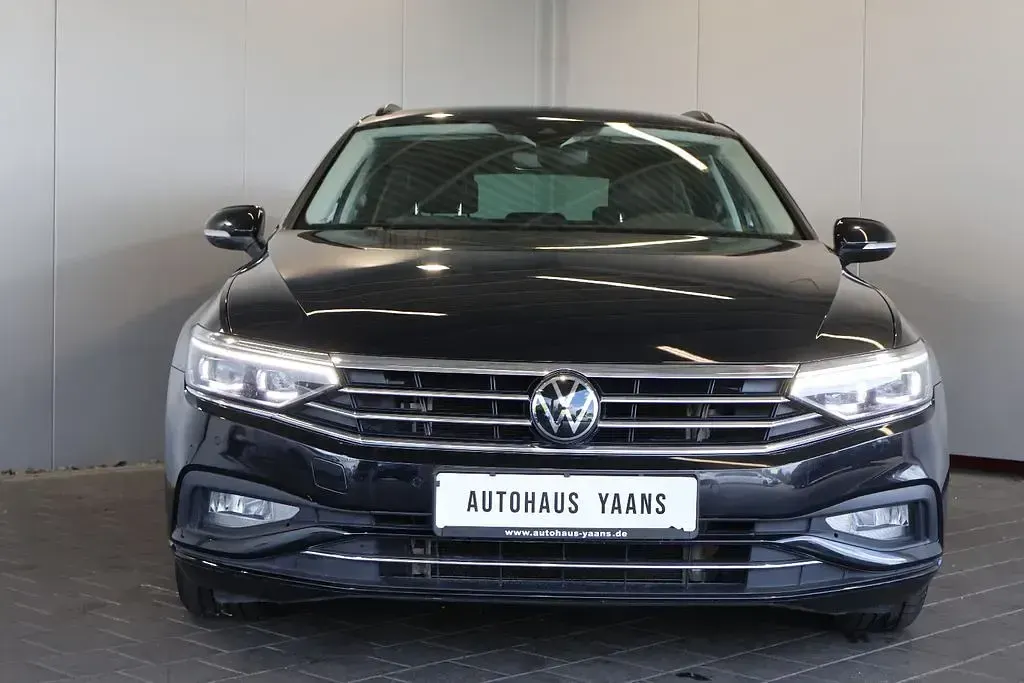 Second-hand VW Passat Business 150 CP (110 kW) 2022 Negru Break