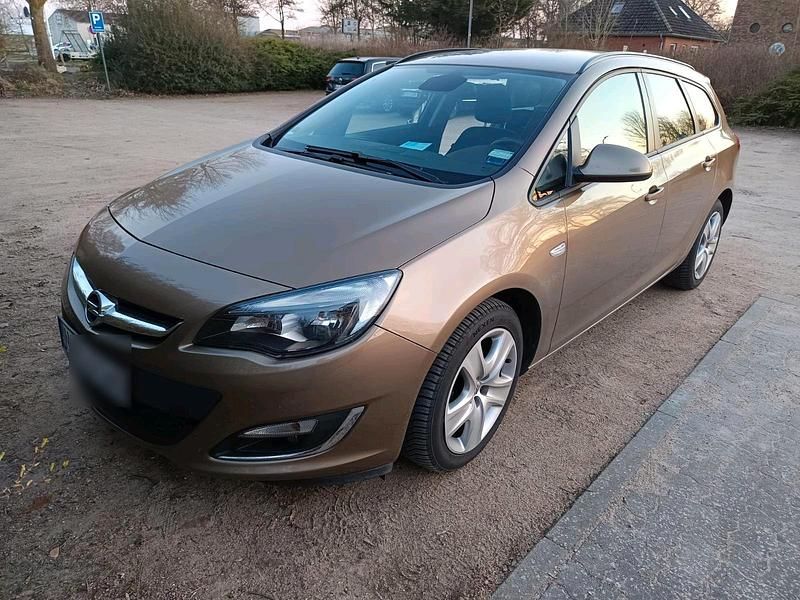 Gebraucht Opel Astra 105 PS (77 kW) 2012 Andere farben Kombi