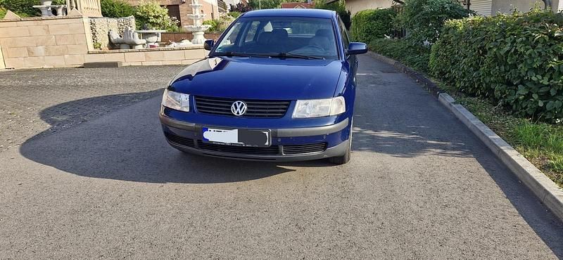 Blau Gebraucht 1998 VW Passat Limousine | 950 € (Fairer Preis) - Bild 1/4