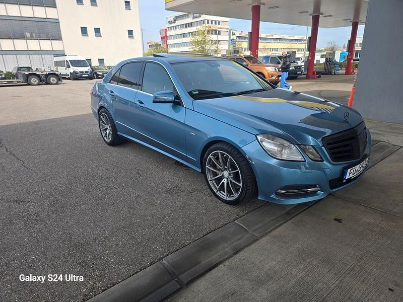 Gebraucht Mercedes E350 AMG 265 PS (194 kW) 2011 Blau Limousine