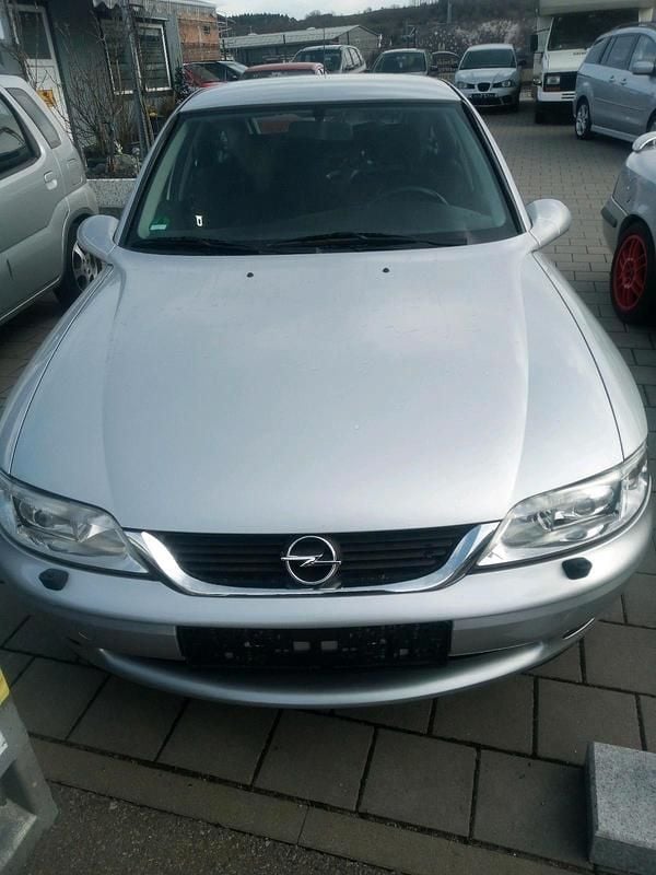 Gebraucht Opel Vectra 100 PS (73 kW) 2001 Silber Limousine
