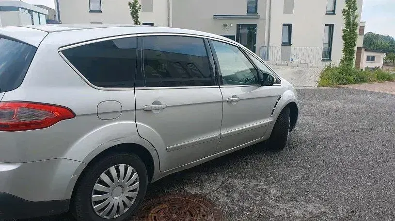 Gebraucht Ford S-MAX Titanium 179 PS (131 kW) 2011 Silber Van / Kleinbus
