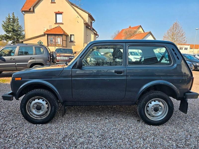 Gebraucht Lada Taiga 83 PS (61 kW) 2018 Grau SUV