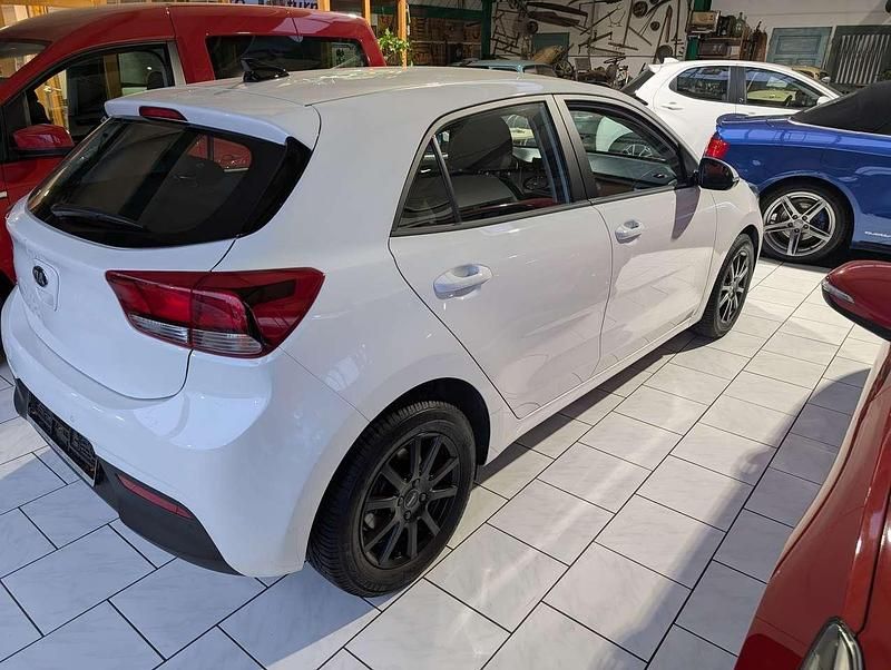 Gebraucht Kia Rio Vision 101 PS (74 kW) 2021 Weiß Kleinwagen