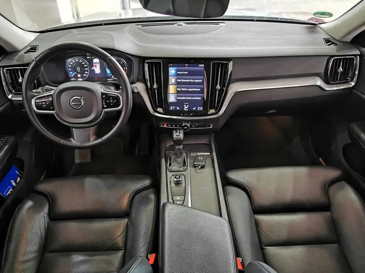 Gebraucht Volvo V60 Momentum 190 PS (139 kW) 2018 Weiß Kombi