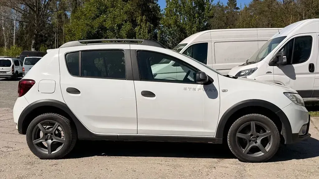 Gebraucht Dacia Sandero Celebration 90 PS (66 kW) 2017 Weiß Limousine
