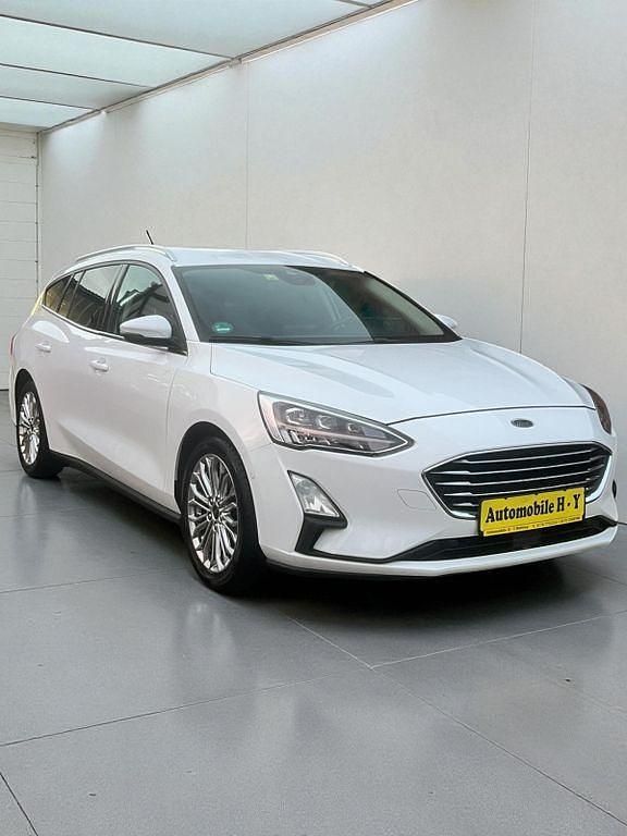 Weiß Gebraucht 2019 Ford Focus Titanium Limousine | 11.999 € (Fairer Preis) - Bild 1/4