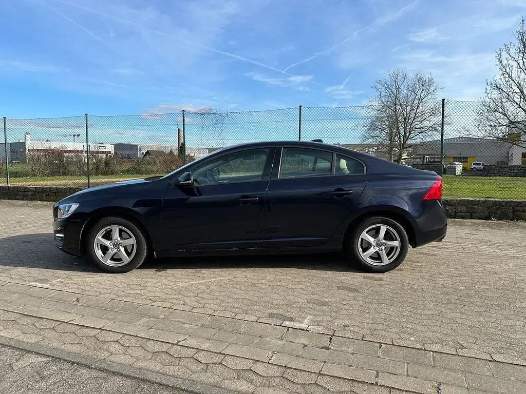 Gebraucht Volvo S60 Business Edition 150 PS (110 kW) 2016 Schwarz Limousine