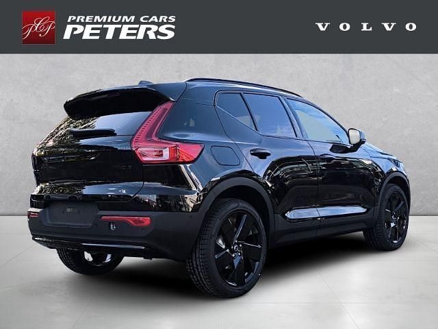 Neu Volvo XC40 Plus 163 PS (119 kW) 2025 Schwarz SUV