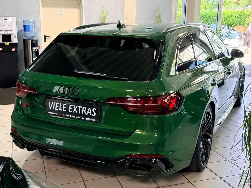 Gebraucht Audi RS4 Design 450 PS (330 kW) 2021 Sonomagrün metallic Kombi