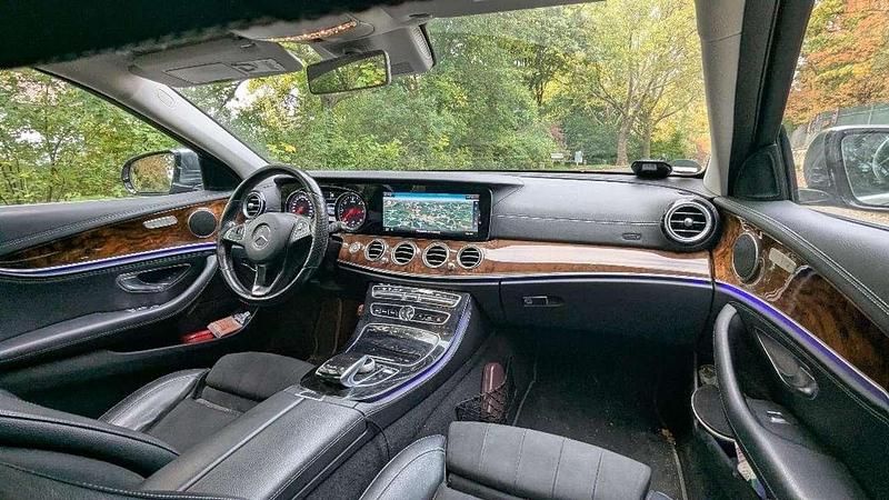 Gebraucht Mercedes E220 Exclusive 194 PS (142 kW) 2017 Grau Kombi