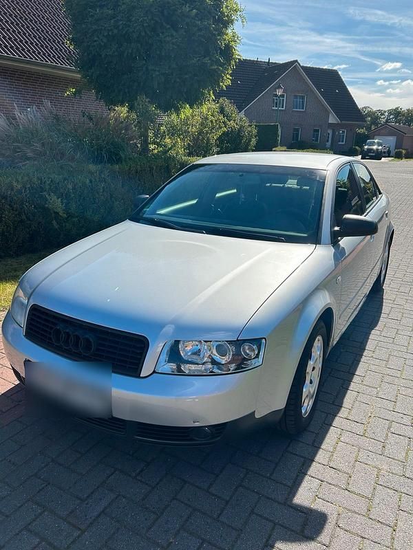 Silber Gebraucht 2004 Audi A4 Sport Limousine | 3.600 € (Etwas zu teuer) - Bild 1/4