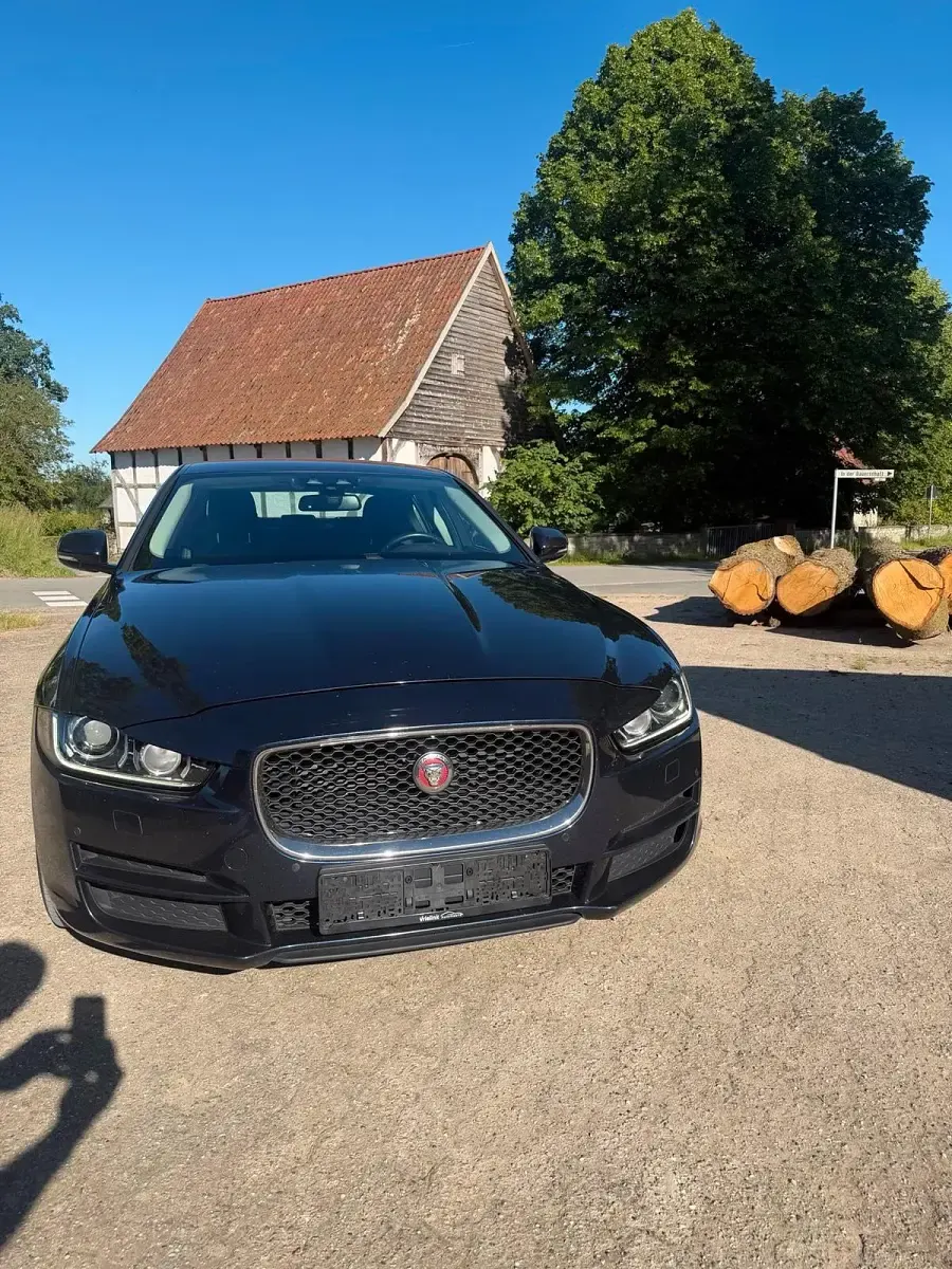 Gebraucht Jaguar XE 163 PS (119 kW) 2017 Blau Limousine