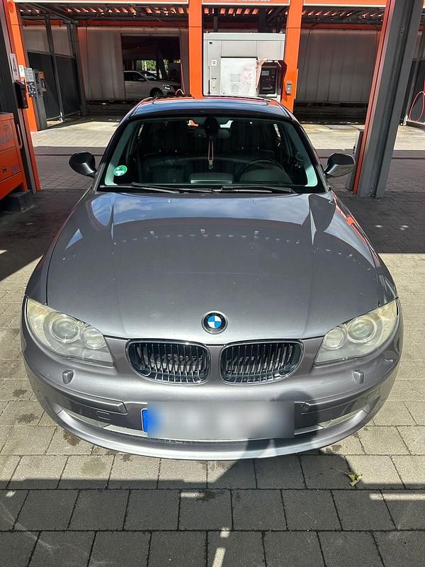 Grau Gebraucht 2011 BMW 123 Kleinwagen | 6.000 € (Fairer Preis) - Bild 1/4