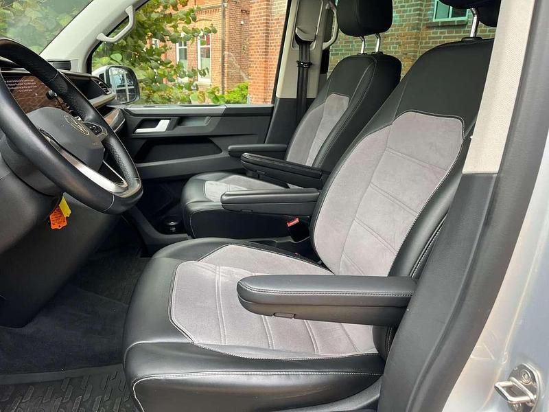 Second-hand VW Multivan Generation Six 150 CP (110 kW) 2021 Argintiu Monovolum