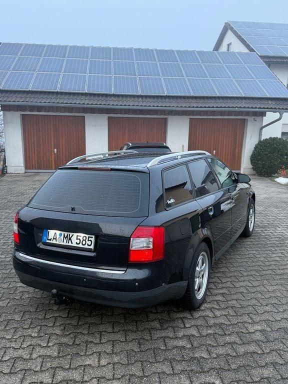 Gebraucht Audi A4 Ambiente 101 PS (74 kW) 2002 Schwarz Kombi