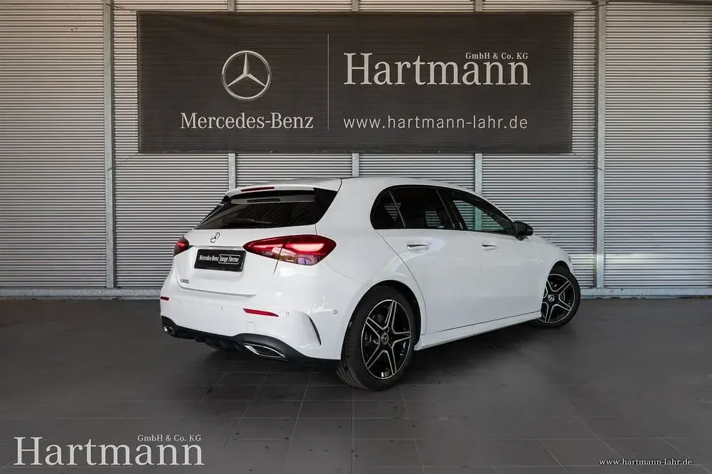 Gebraucht Mercedes A200 AMG 163 PS (119 kW) 2024 Polarweiß Kleinwagen
