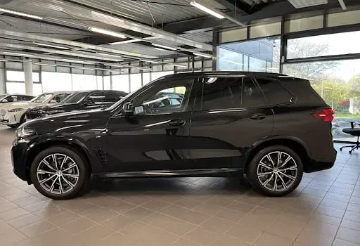 Gebraucht BMW X5 M Sport 381 PS (280 kW) 2025 Sapphire metallic SUV