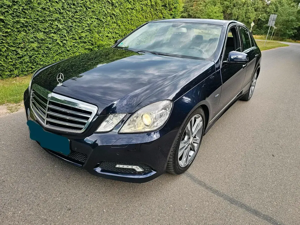 Gebraucht Mercedes E250 204 PS (150 kW) 2009 Blau Limousine