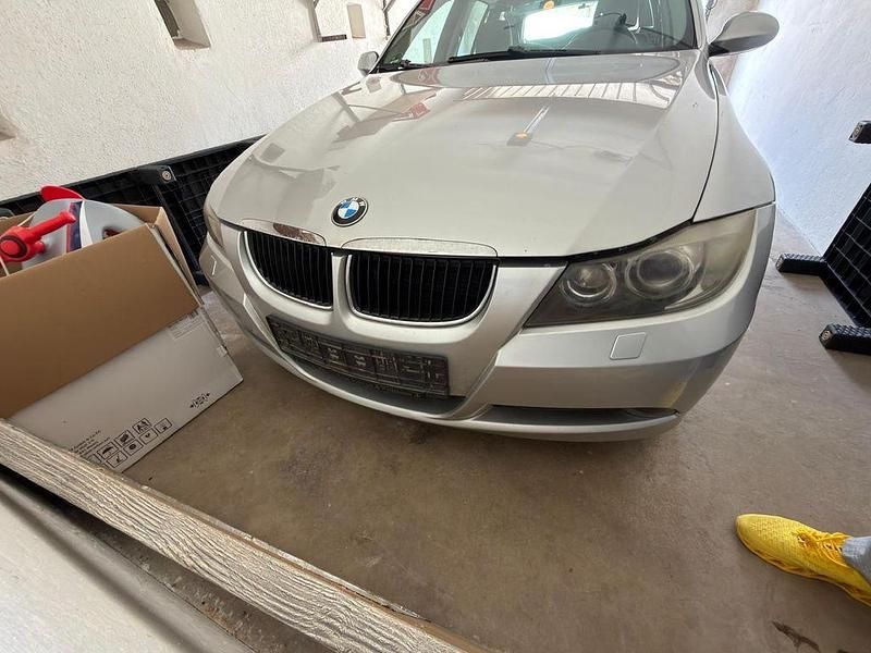 Gebraucht BMW 318 143 PS (105 kW) 2007 Silber Kombi