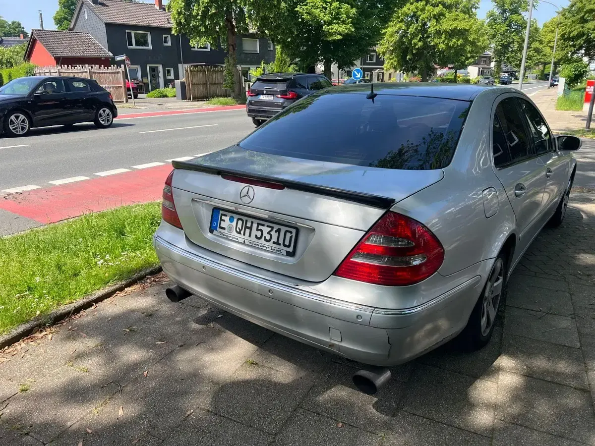 Gebraucht Mercedes E220 Elegance 150 PS (110 kW) 2004 Silber Limousine