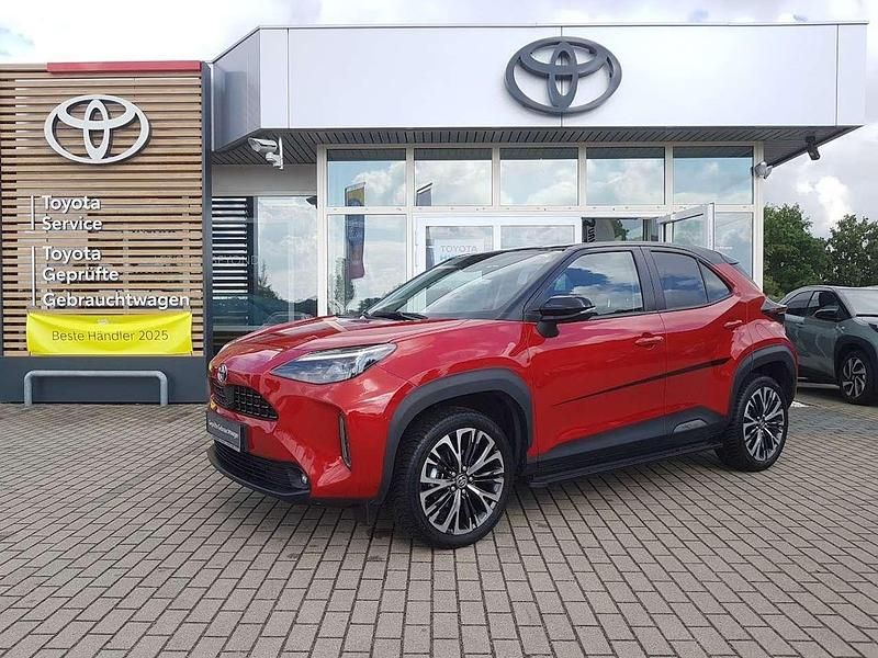 Karminarot metallic Gebraucht 2022 Toyota Yaris Cross Elegant SUV | 24.980 € (Fairer Preis) - Bild 1/4