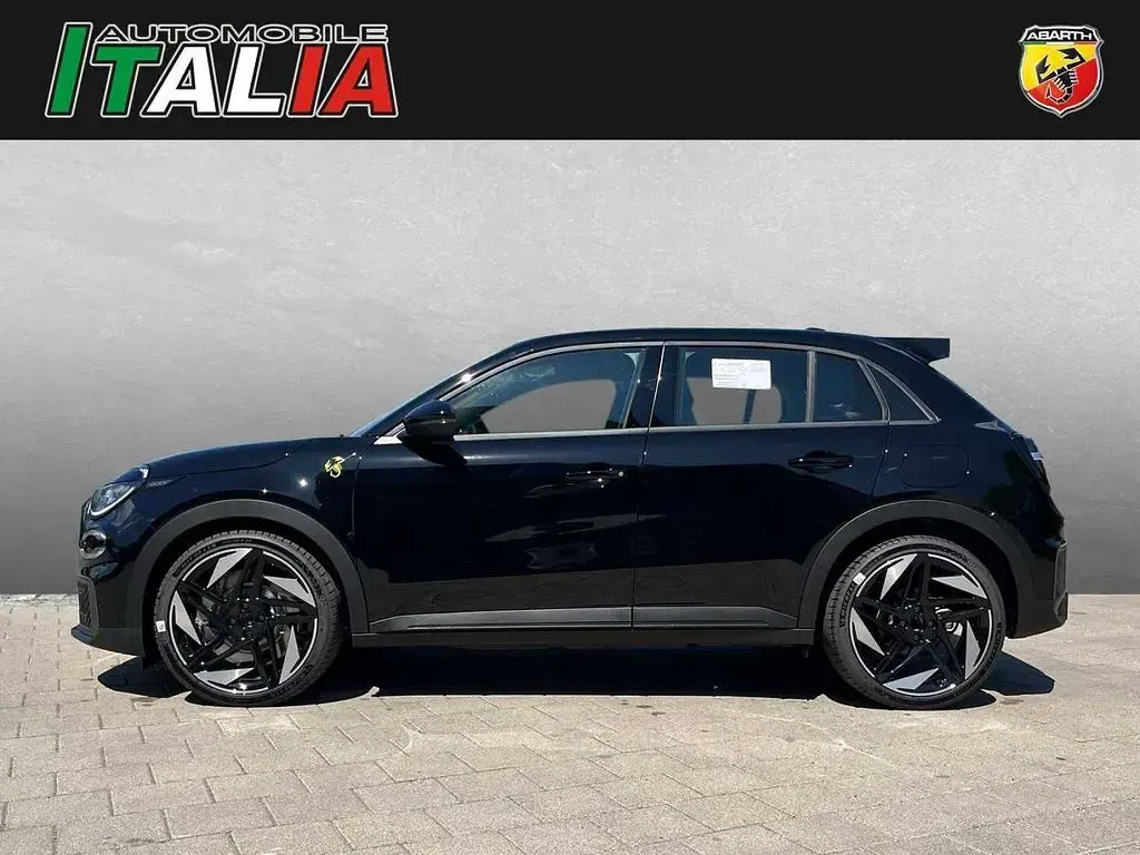Neu Abarth 600e Turismo 175 kW (238 PS) 2025 Schwarz SUV