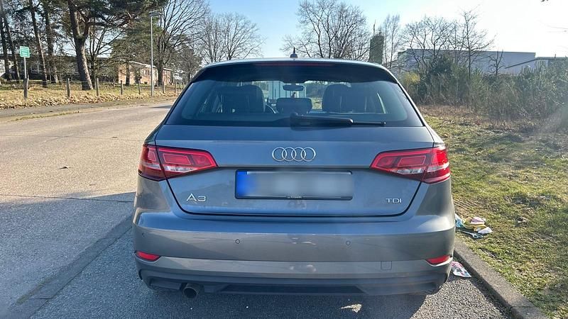 Gebraucht Audi A3 116 PS (85 kW) 2017 Grau Limousine