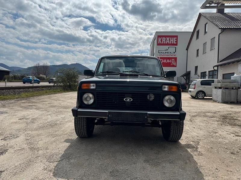 Second-hand Lada niva 83 CP (61 kW) 2012 Verde SUV