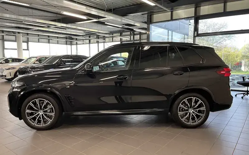 Gebraucht BMW X5 M Sport 381 PS (280 kW) 2025 Sapphire metallic SUV